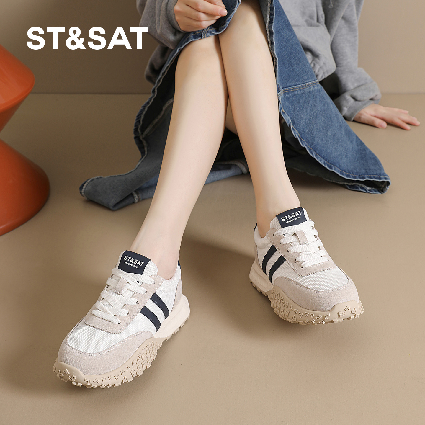 星期六大码女鞋2025秋新款阿甘德训鞋厚底百搭透气小白运动老爹鞋